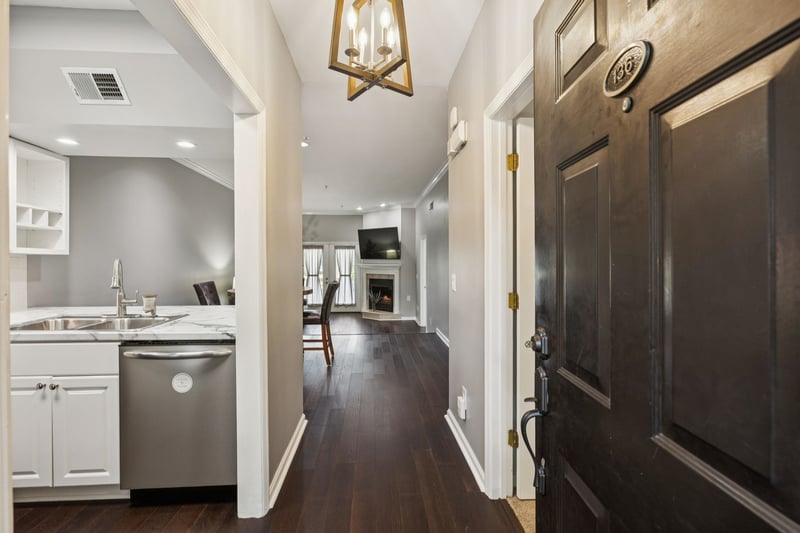 136 W End Pl, Nashville, TN 37205