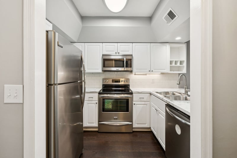 136 W End Pl, Nashville, TN 37205