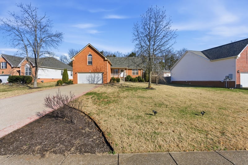 1044 Secretariat Dr, Mount Juliet, TN 37122
