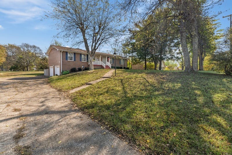 104 Meadowvue Dr, Hendersonville, TN 37075