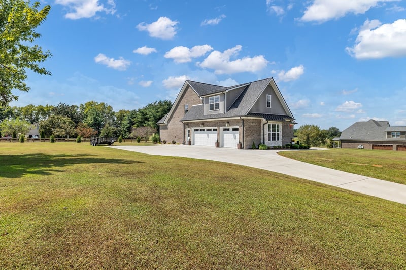 8014 Traditions Ln, Columbia, TN 38401
