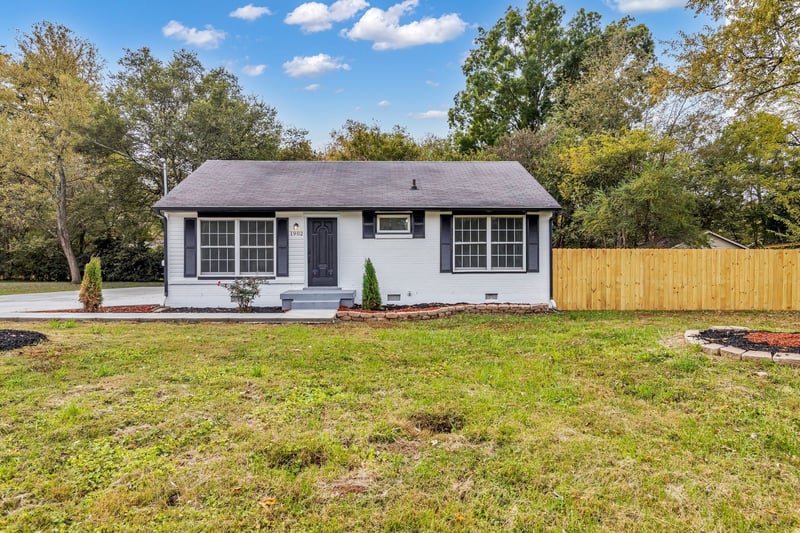 1902 Meadowgreen Dr, Murfreesboro, TN 37130