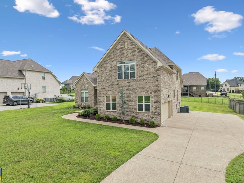 1307 Christina Ct, Lebanon, TN 37087