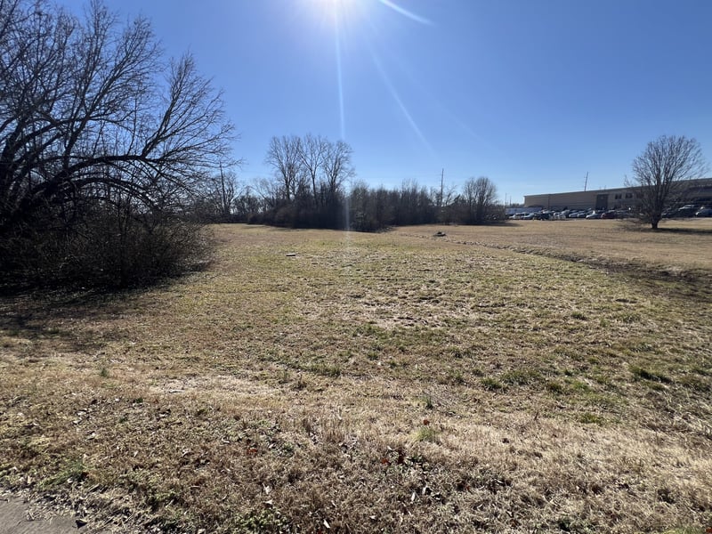 98 Volunteer Dr, Hendersonville, TN 37075