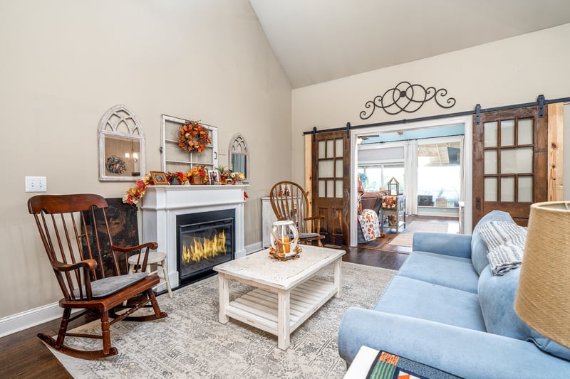 1855 Lochlann Dr, Culleoka, TN 38451