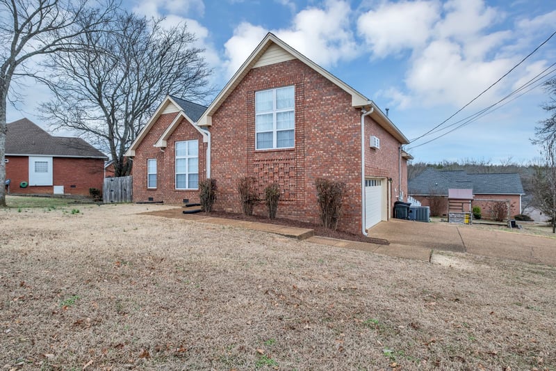 101 Knights Bridge Station, Hendersonville, TN 37075