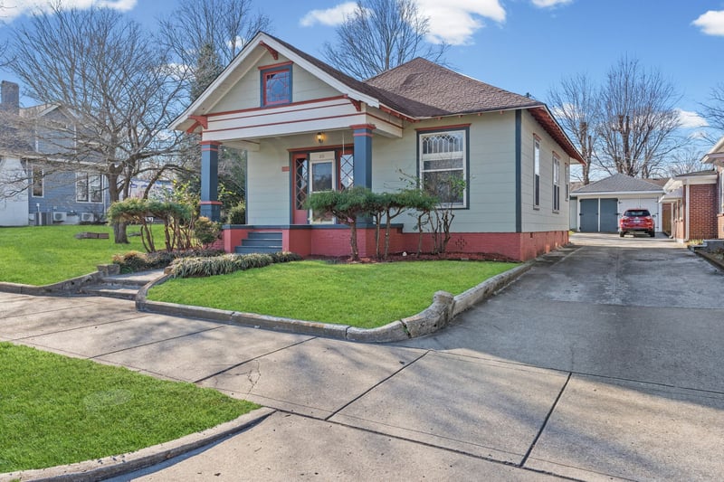 211 N Oak St, Springfield, TN 37172