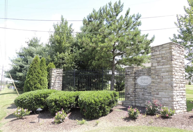 Oxford Village Cv, Columbia, TN 38401