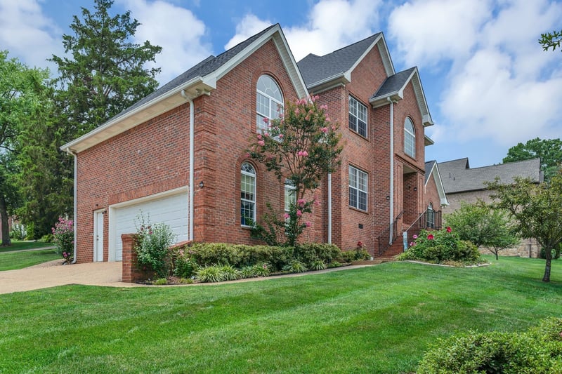 1046 Island Brook Dr, Hendersonville, TN 37075