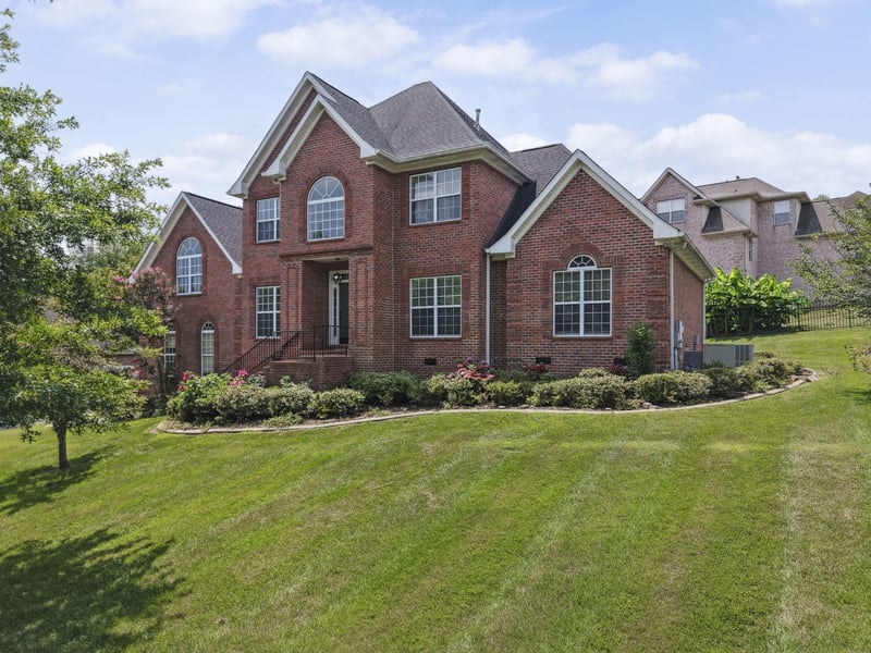 1046 Island Brook Dr, Hendersonville, TN 37075