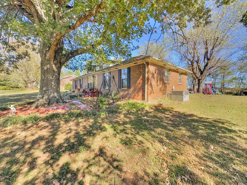 300 Greenfield Ln, Castalian Springs, TN 37031