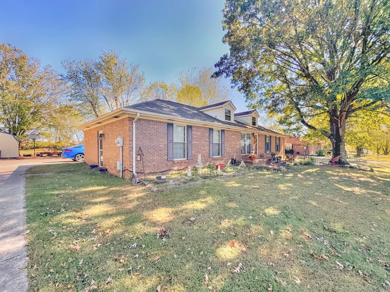 300 Greenfield Ln, Castalian Springs, TN 37031