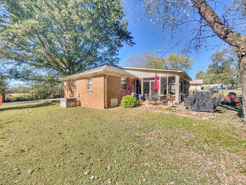 300 Greenfield Ln, Castalian Springs, TN 37031