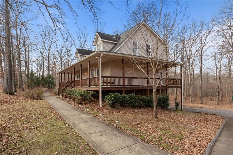 1077 Claylick Rd, White Bluff, TN 37187