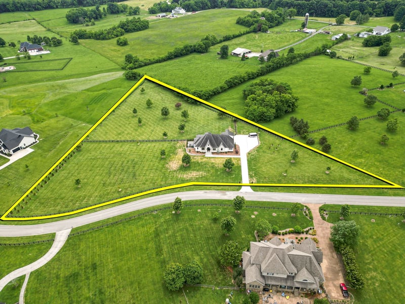 108 Nestledown Xing, Bell Buckle, TN 37020