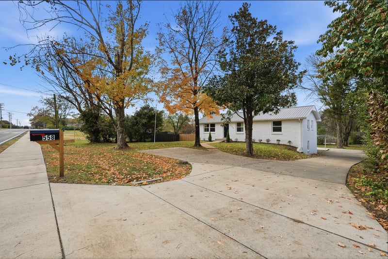 558 Walton Ferry Rd, Hendersonville, TN 37075