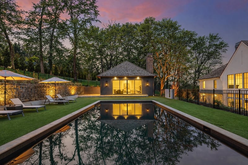 1049 Overton Lea Rd, Nashville, TN 37220