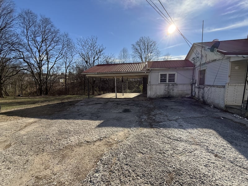 10861 Old Highway 52, Westmoreland, TN 37186