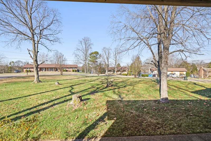 110 Lake Point Dr, Gallatin, TN 37066