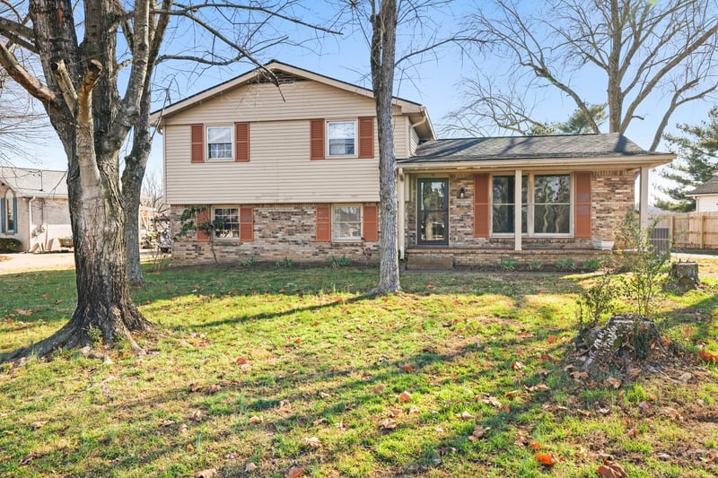 110 Lake Point Dr, Gallatin, TN 37066