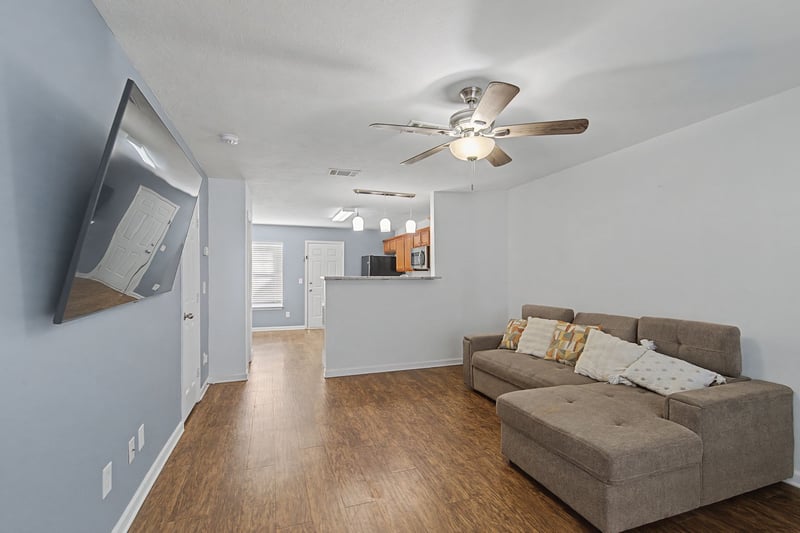 8060 Logan Dr, La Vergne, TN 37086