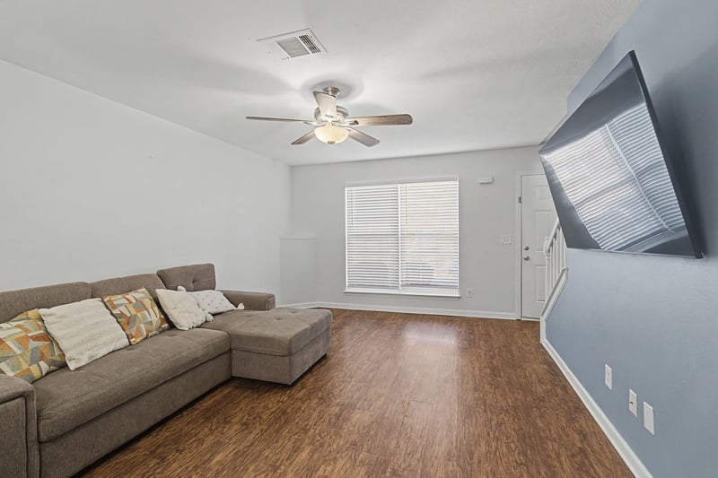 8060 Logan Dr, La Vergne, TN 37086