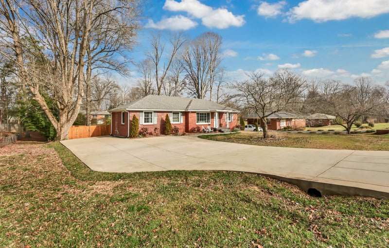 33 Sherwood Dr, Clarksville, TN 37043