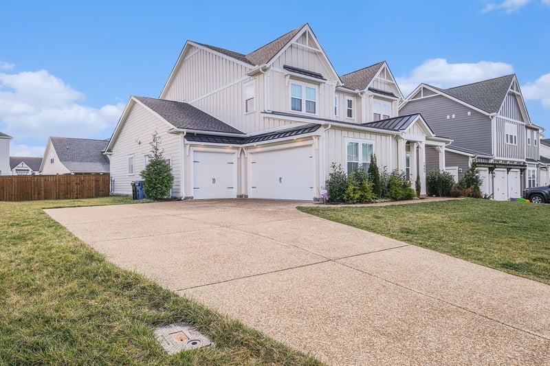 1065 Pine Creek Dr, Arrington, TN 37014