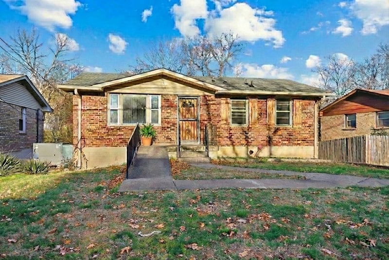 2701 Combs Dr, Nashville, TN 37207