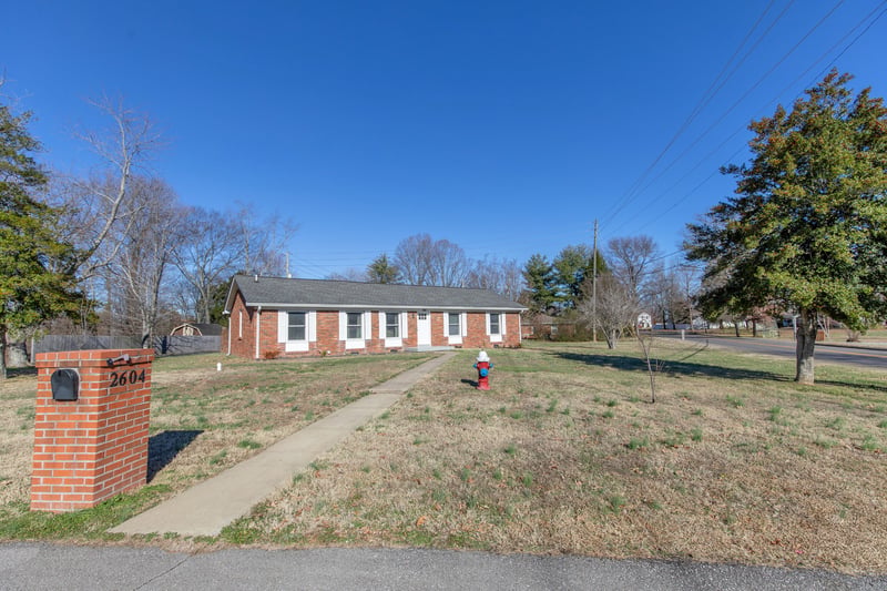 2604 Hickory Dr, Springfield, TN 37172