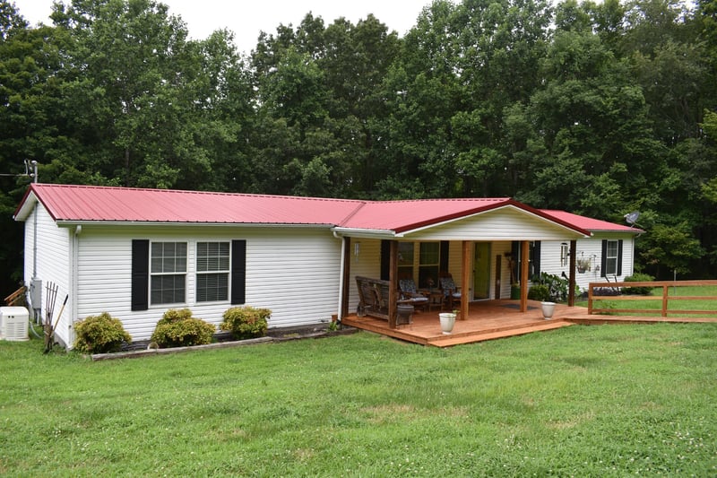 1423 Pack Rd, White Bluff, TN 37187