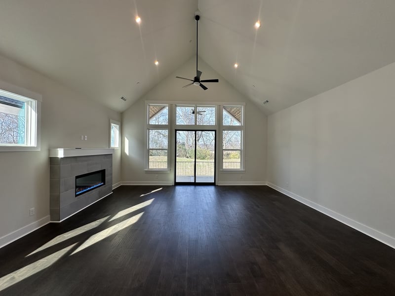 2076 Conductor Ln, Thompsons Station, TN 37179