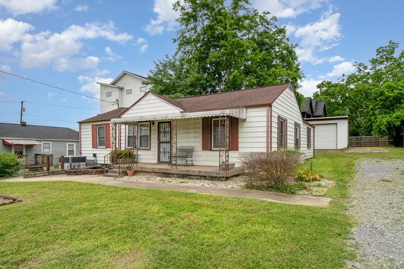 942 Youngs Ln, Nashville, TN 37207