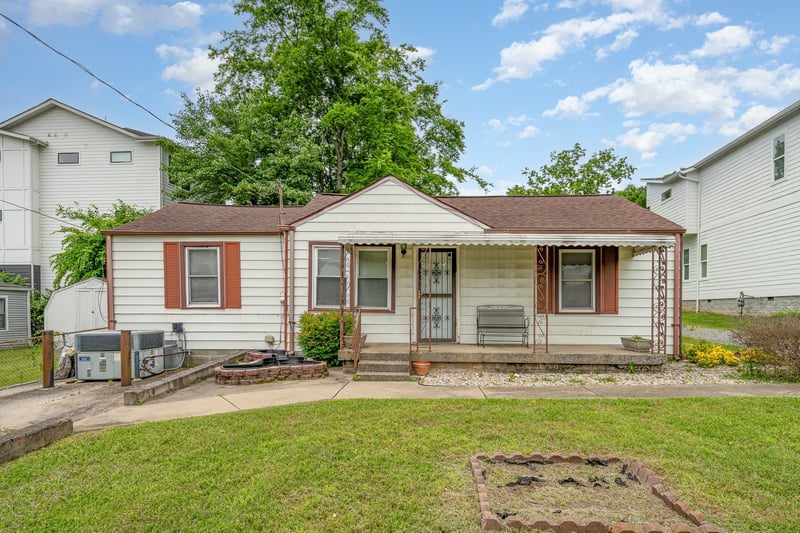 942 Youngs Ln, Nashville, TN 37207