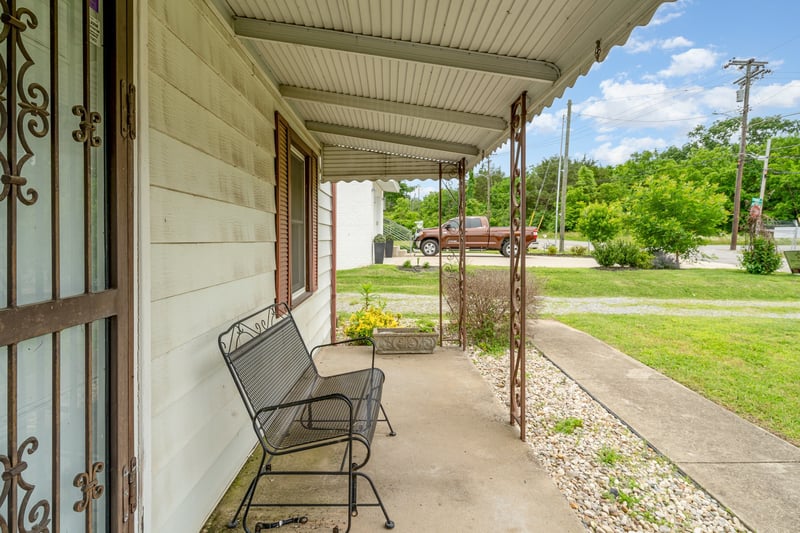 942 Youngs Ln, Nashville, TN 37207