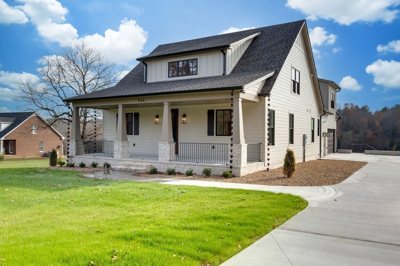 924 Hafner Rd, Charlotte, TN 37036