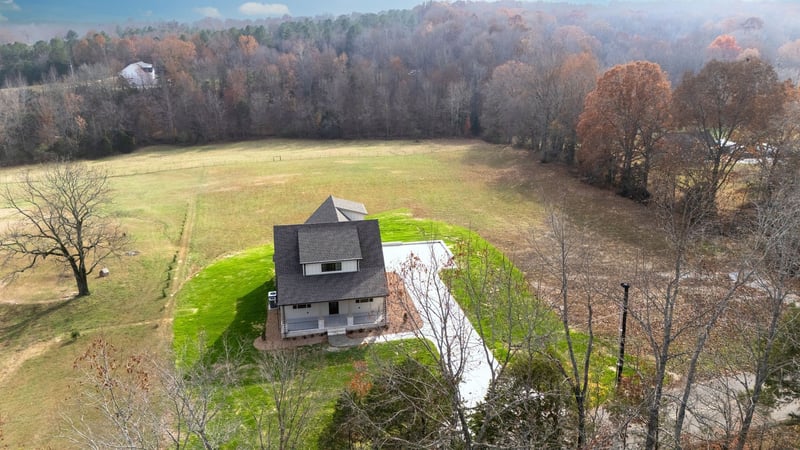 924 Hafner Rd, Charlotte, TN 37036