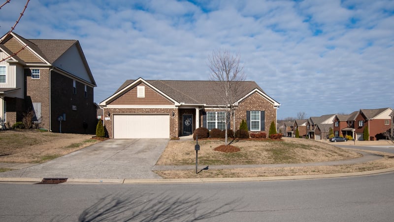1038 Abberley Cir, Hendersonville, TN 37075