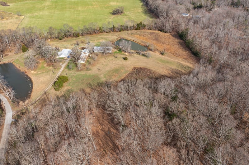 1030 Lena Rosson Rd, Chapmansboro, TN 37035