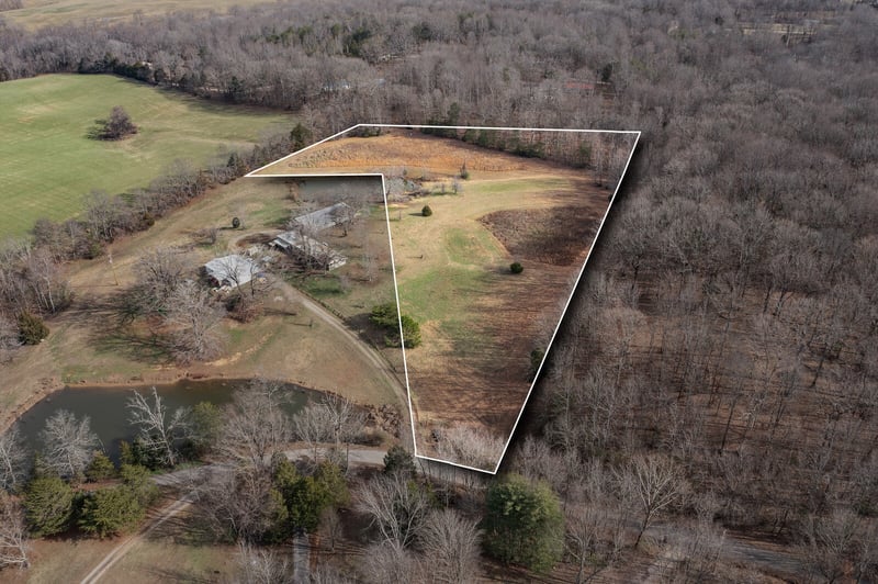 1030 Lena Rosson Rd, Chapmansboro, TN 37035