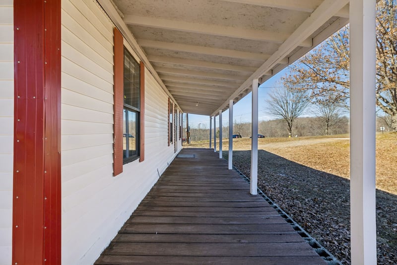1053 Pack Rd, White Bluff, TN 37187