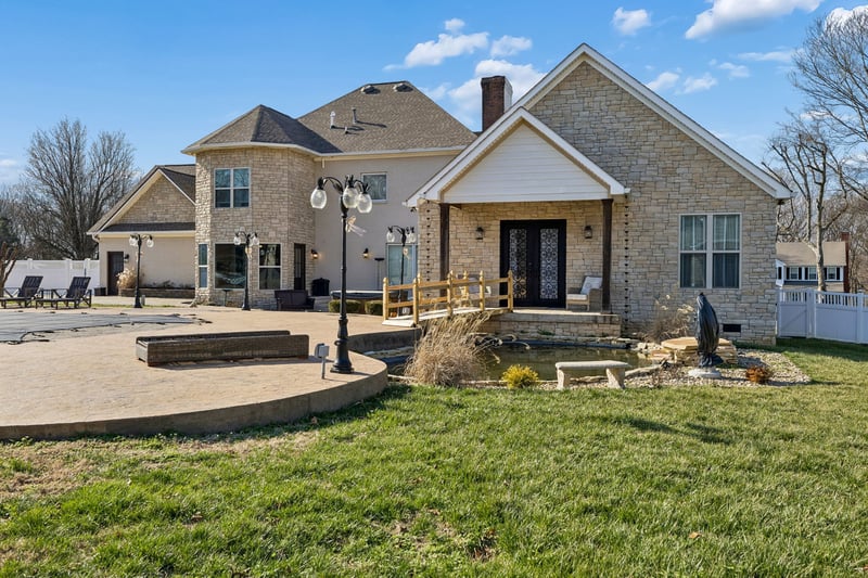 1045 Claremont Dr, Columbia, TN 38401