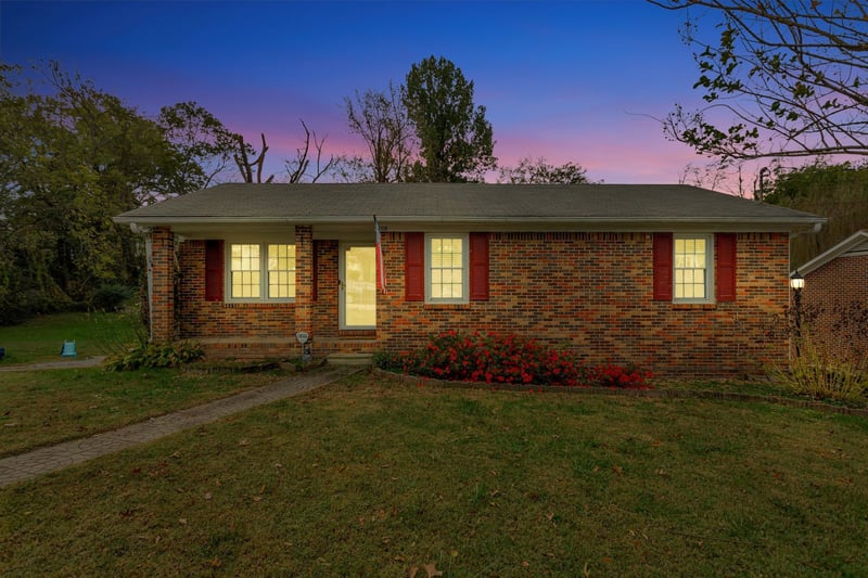 108 8th Ave, Columbia, TN 38401