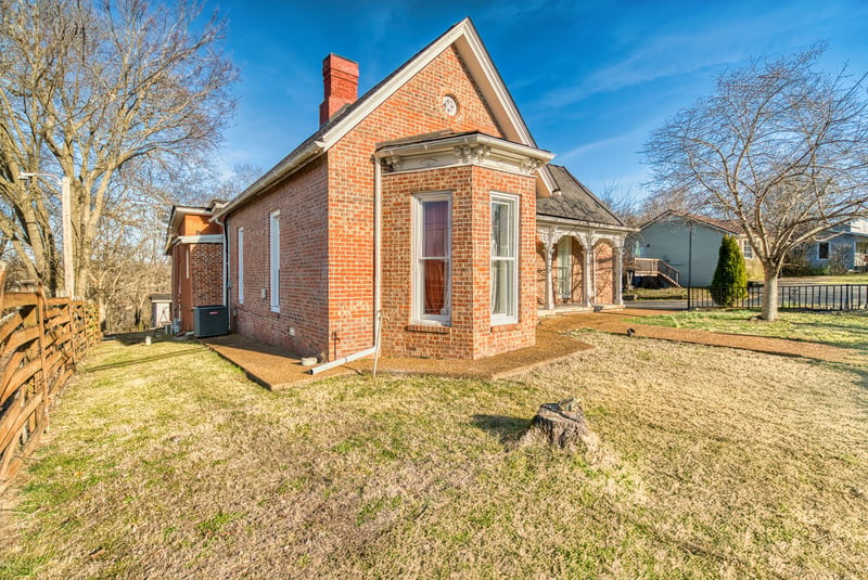 62 Main St, Springfield, TN 37172