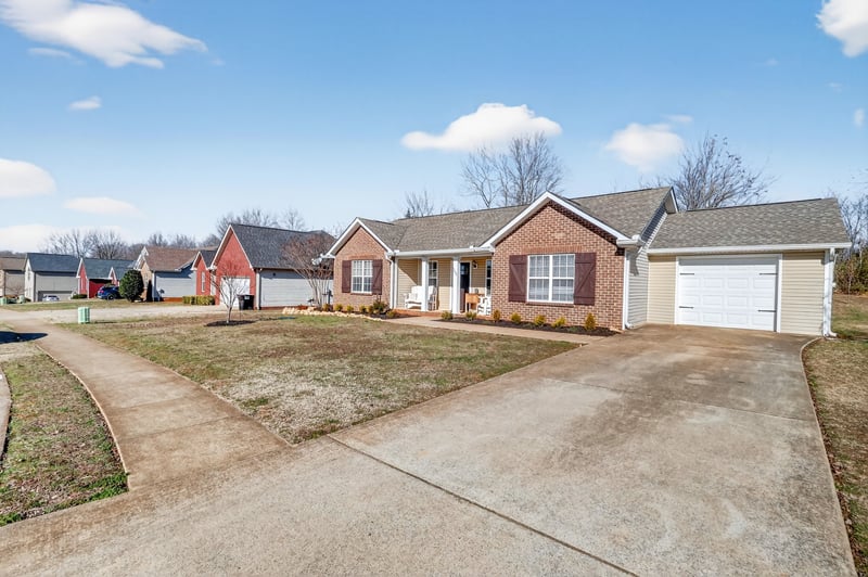 308 Preakness Cir, Pleasant View, TN 37146
