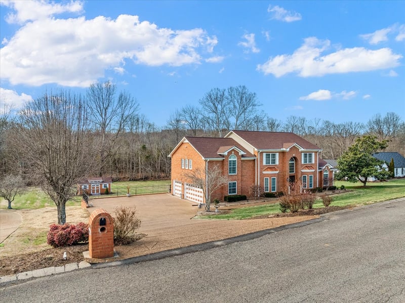 195 The Hollows Ct, Hendersonville, TN 37075