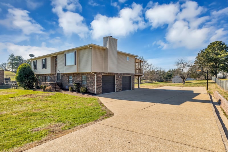 2195 Clara Mathis Rd, Spring Hill, TN 37174