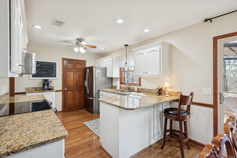 140 Paradise Dr, Hendersonville, TN 37075