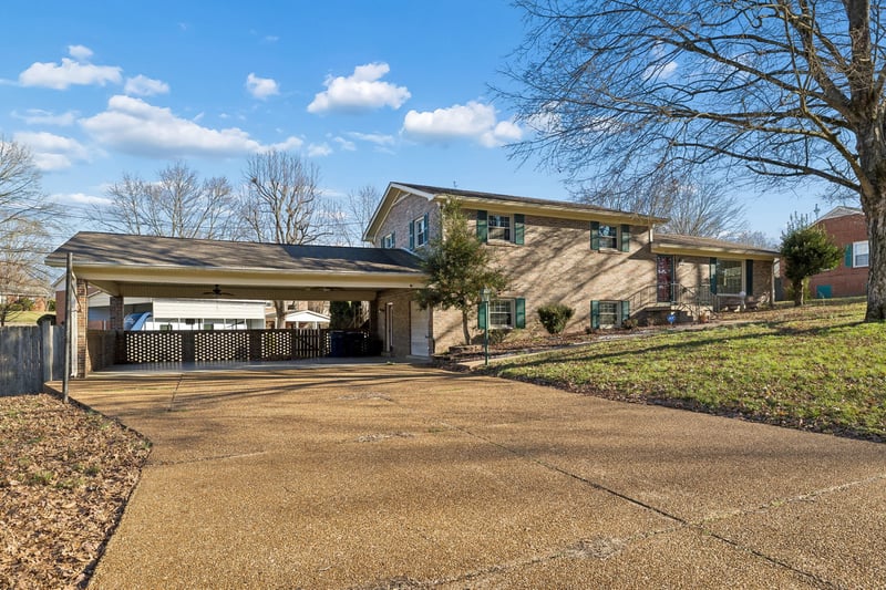 900 Camellia Dr, Columbia, TN 38401