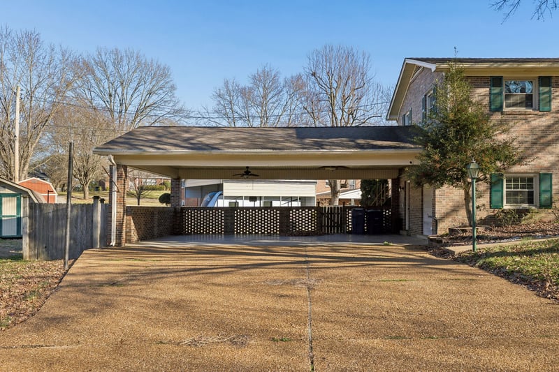 900 Camellia Dr, Columbia, TN 38401